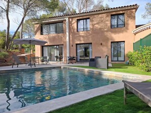 Pool - Modern Villa with Provencal Charm (Saint-Raphaël)