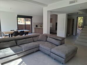 Living area - Modern Villa with Provencal Charm (Saint-Raphaël)