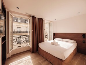 Deluxe Double Room | In-room safe, soundproofing, iron/ironing board, free WiFi