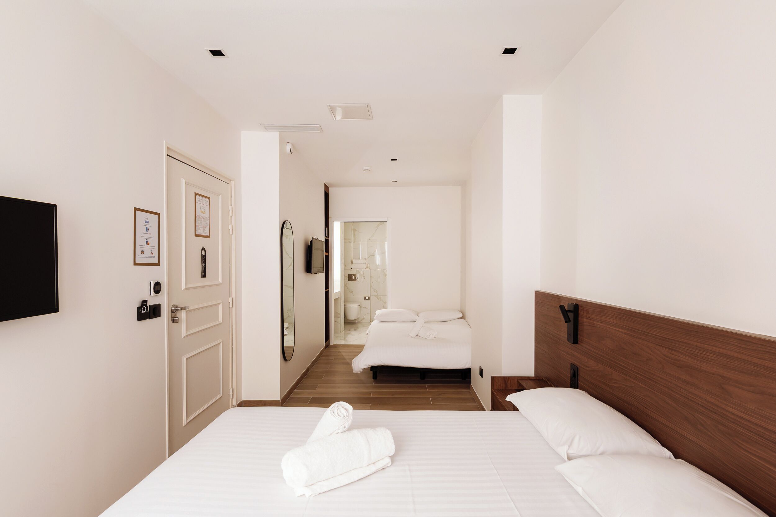 Chambre Quadruple Confort | Coffres-forts dans les chambres, chambres insonorisées