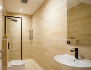 Apartment | Bathroom | Shower, free toiletries, hair dryer, slippers - Darent Royal Threebedroom Al Malqa (Riyadh)
