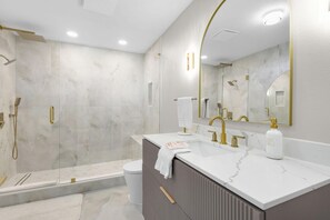House, Multiple Beds (Buena Vida 22 - A) | Bathroom - Buena Vida 22 - A (Navarre)
