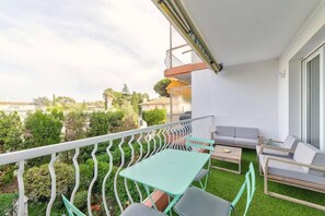 屋外ダイニングエリア