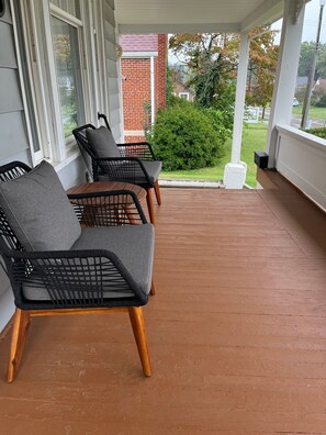 Terrace/patio - Fully Furnished Corporate Rental - 2 Kitchens + Private Suite - 30+ Day Stays (Barberton)