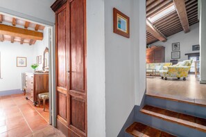 Interior - Vana Hills House - Three Bedroom House, Sleeps 8 (Monteriggioni)