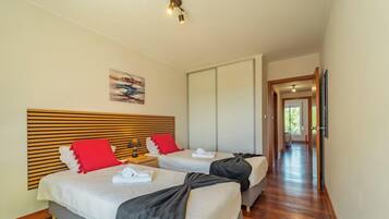 Apartemen Comfort, balkon, pemandangan kota