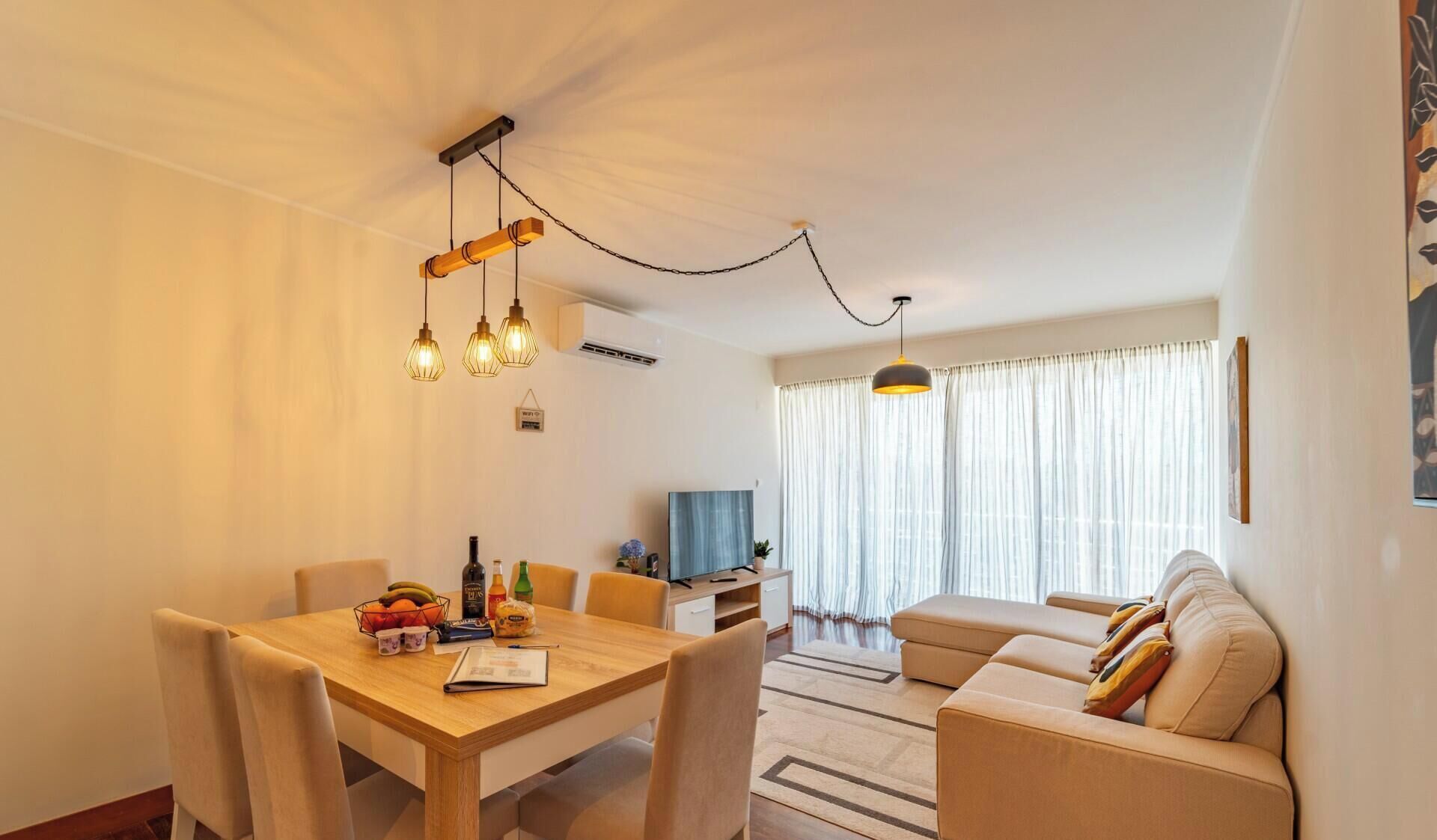 Departamento Confort, balcón, vista a la ciudad | Interior