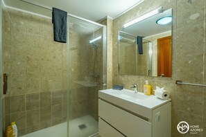 Bathroom - Home Azores - Loreto Apartment (Ponta Delgada)