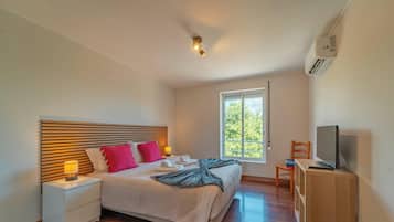 Comfort Apartment, Balcony, City View | Soundproofing, iron/ironing board, free WiFi