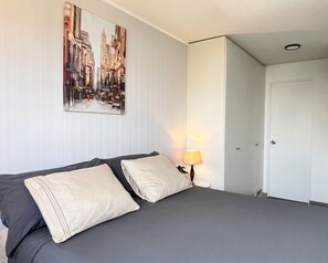 Room - Modern Park View Apartment - Near San Isidro (La Victoria)