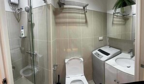 Shower - Scandi-Inspired 1Br Condo w/ Balcony facing MOA (Pasay City)