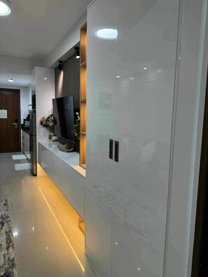 Interior - Chic Retreat 1Br condo w/Balcony  Overlooking MOA (Pasay City)