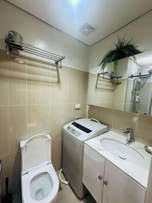 Shower, shampoo - Chic Retreat 1Br condo w/Balcony  Overlooking MOA (Pasay City)