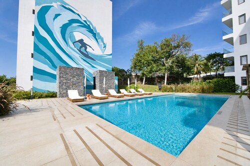 El Zonte Garden 101,  Private Garden, Steps to Pool and Surf.