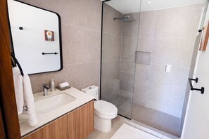 Shower, hair dryer, towels, soap - El Zonte Garden 101 Modern 2BR 2BA Steps to Surf (El Zonte)