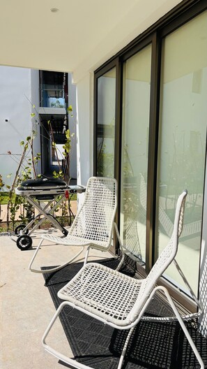 Terrace/patio - El Zonte Garden 101 Modern 2BR 2BA Steps to Surf (El Zonte)