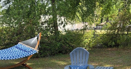 Cozy Country Cottage in enchanting Statesboro with AC