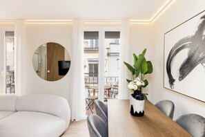 Smart TV - Casa de Sol: Luminous 2B/2BA 15' to Bernabéu and Sol (Madrid)