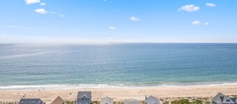 Direct Oceanfront on Charleston Beach!