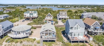Direct Oceanfront on Charleston Beach!