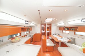Interior - Sun-Kissed Sailing Adventure in Islas Sarónicas (Alimos)