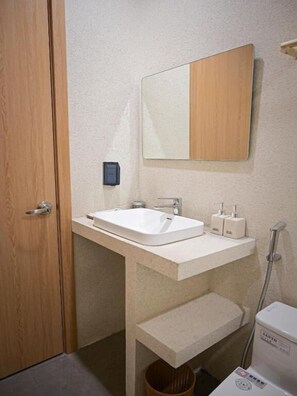 Standard Apartment, City View | Bathroom | Shower, free toiletries, hair dryer, slippers - Leu Vit Homestay Haiphong (Hong Bang)