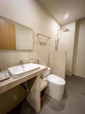 Shower, free toiletries, hair dryer, slippers - Leu Vit Homestay Haiphong (Hong Bang)