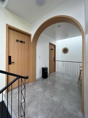 Habitación estándar con 1 cama doble o 2 individuales, vistas a la ciudad | Interior