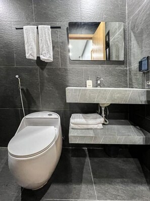 Standard Apartment, City View | Bathroom | Shower, free toiletries, hair dryer, slippers - Leu Vit Homestay Haiphong (Hong Bang)