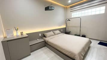 Habitación estándar con 1 cama matrimonial o 2 individuales, vista a la ciudad