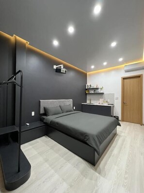 Standard Apartment, City View | Desk, laptop workspace, blackout curtains, soundproofing - Leu Vit Homestay Haiphong (Hong Bang)