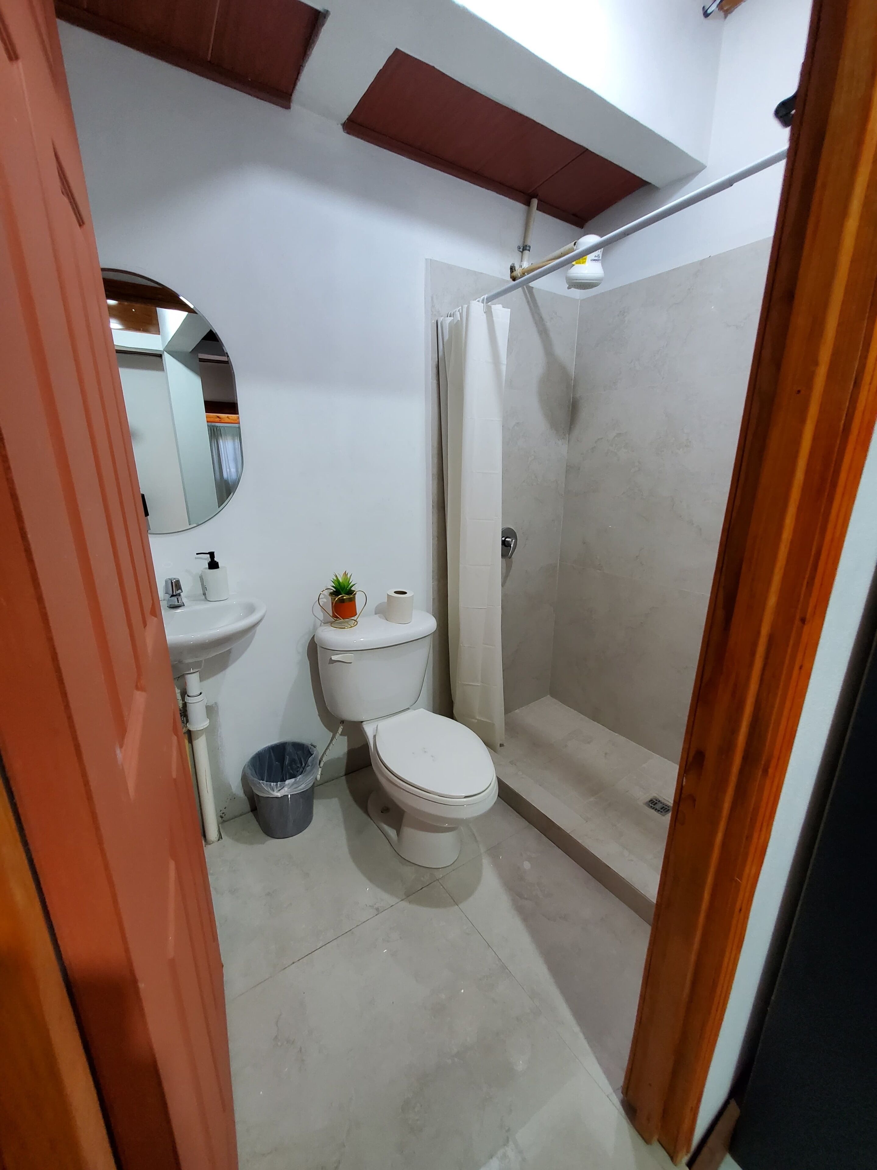 Dusche, Whirlpool, Handtücher, Seife