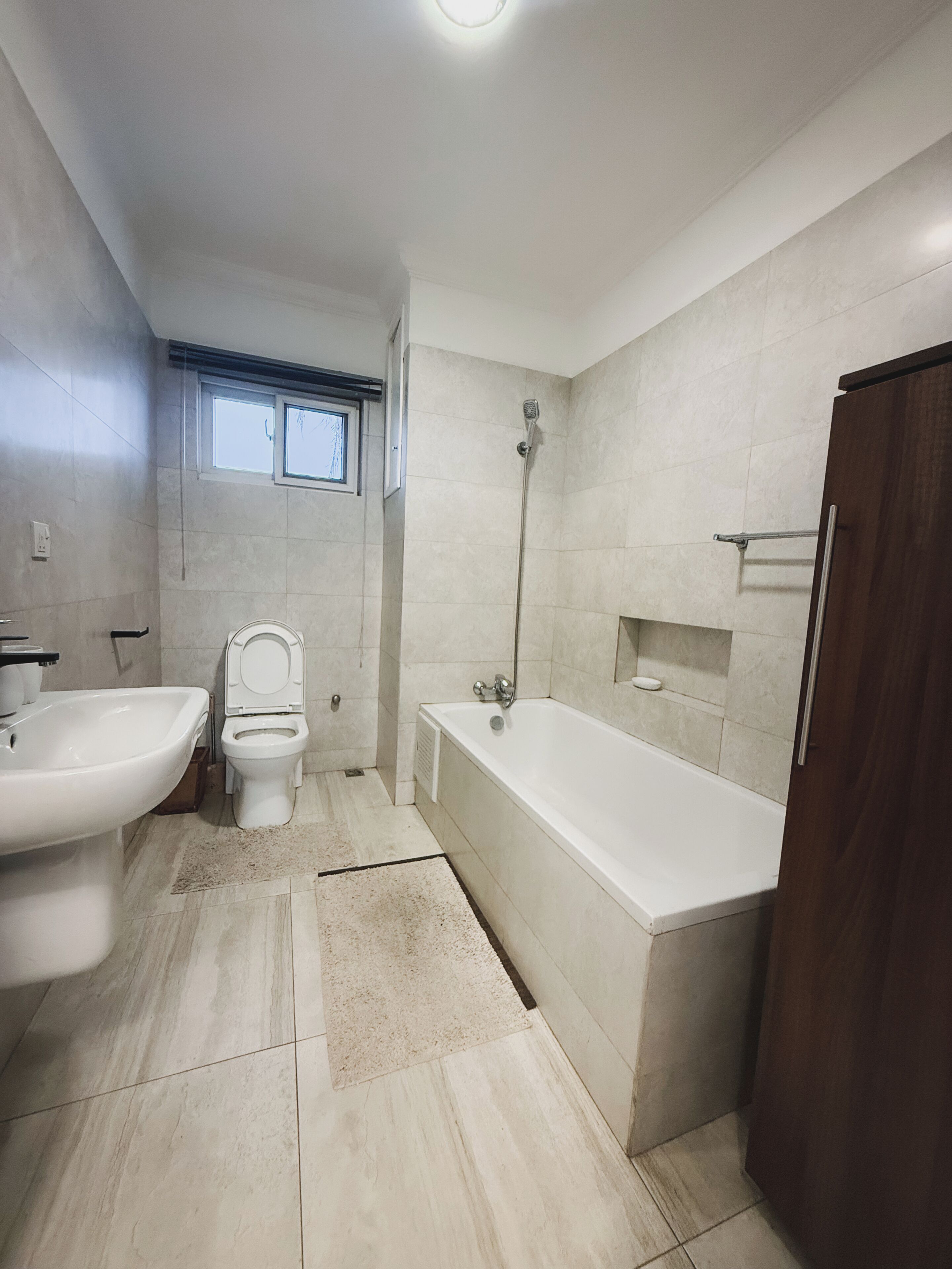 Serviettes fournies, savon, papier toilette