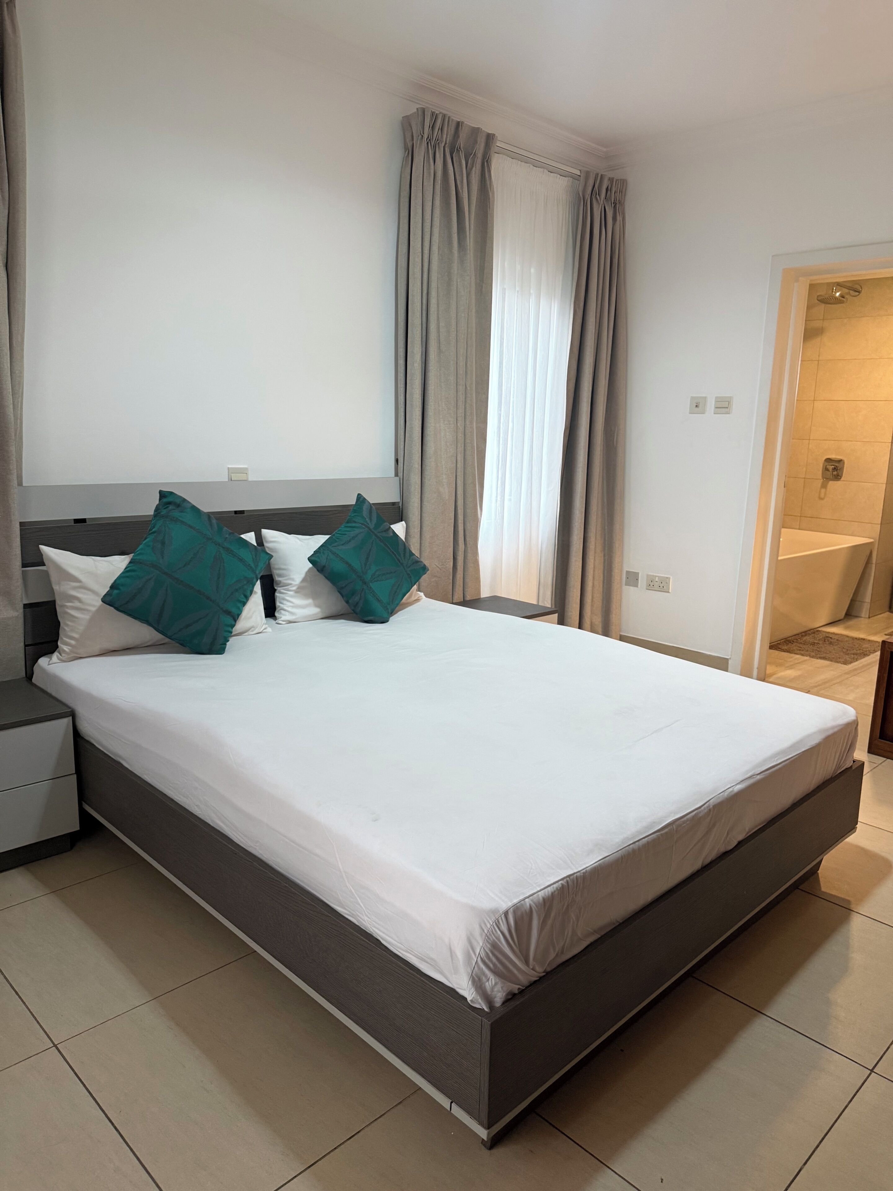 2 chambres, fer et planche à repasser, Wi-Fi, draps fournis