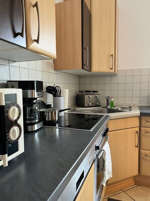 Private kitchen - Spacious apartment in direct location to the Salzmünde marina (Salzatal)