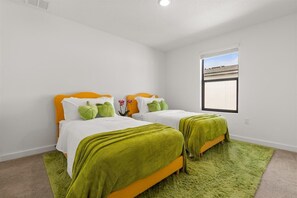 Individually furnished, blackout curtains, iron/ironing board, free WiFi - Residentas Citrus Ridge (Kissimmee)