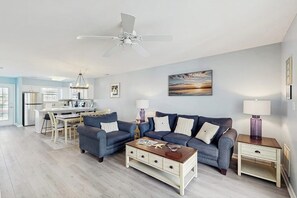 Living area - Bethany Meadows townhouse w/shared pool, tennis, close to beach (Frankford)