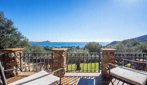 Terrace/patio - Villa Vittoria - Four Bedroom Villa, Sleeps 6 (Villaggio Mandorli)