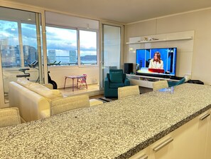Apartment, 3 Bedrooms, Accessible, Smoking | Ruang tamu