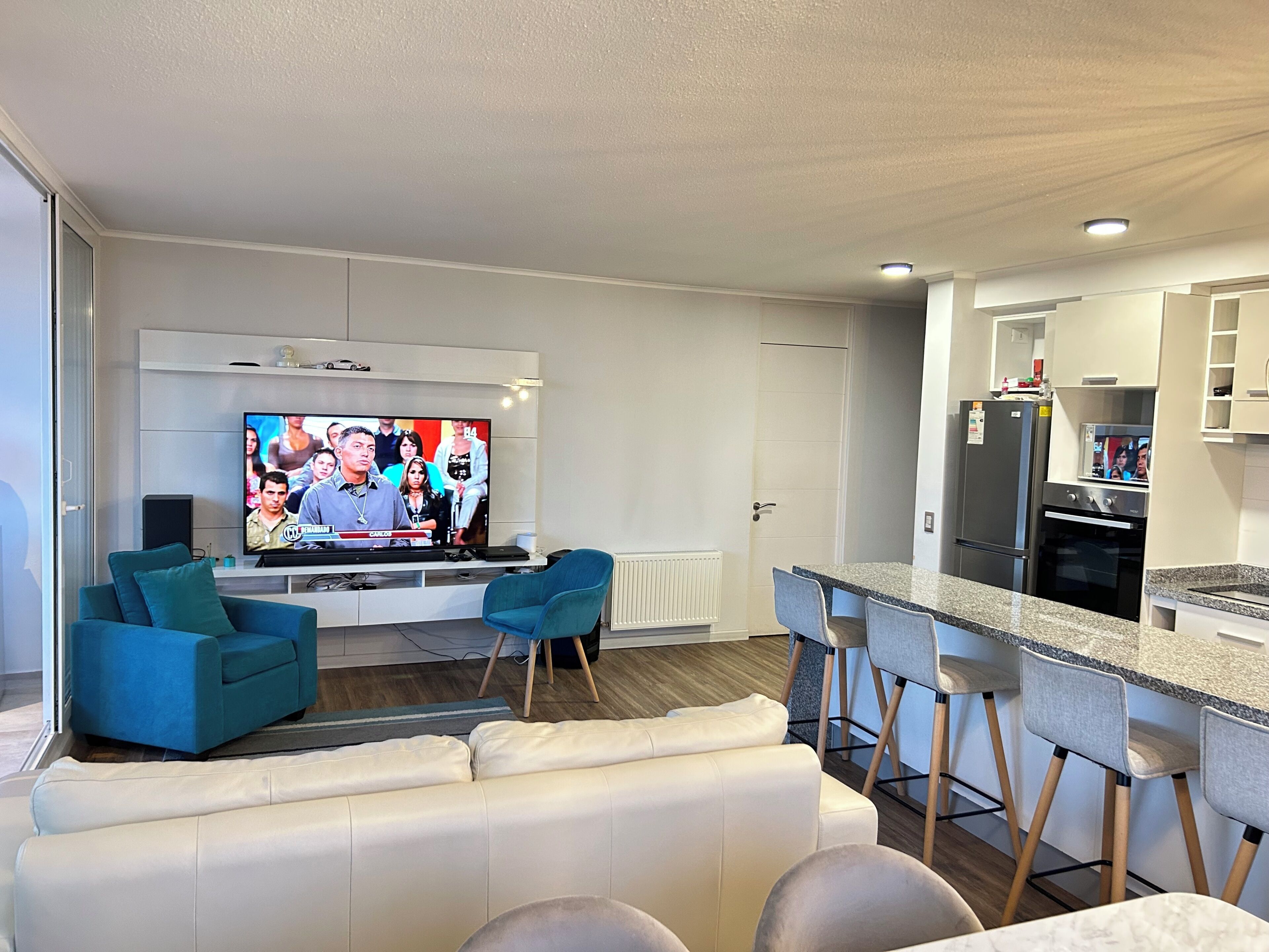 Apartment, 3 Bedrooms, Accessible, Smoking | Living room