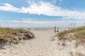Beach nearby - Charming condo with screened balcony, central AC, close to beach & golf (Myrtle Beach)