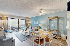 TV - Charming condo with screened balcony, central AC, close to beach & golf (Myrtle Beach)