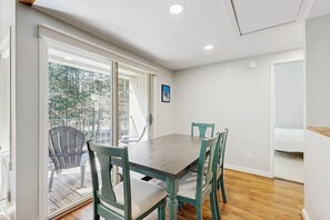 Dining - End-unit condo w/ gas fireplace, pool, sauna, tennis, deck, ski locker, w/d (Waitsfield)