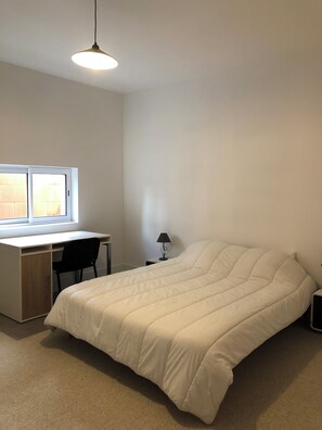4 slaapkamers, een strijkplank/strijkijzer, wifi, beddengoed