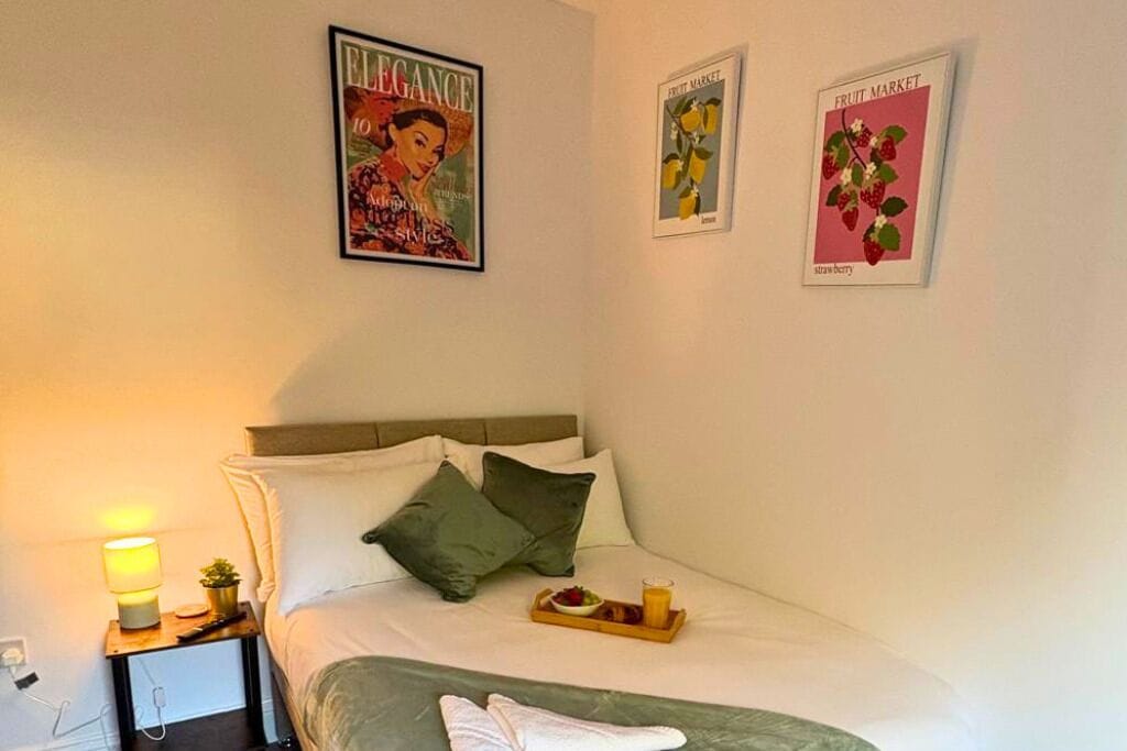 1 habitación, tabla de planchar con plancha, wifi gratis y ropa de cama 