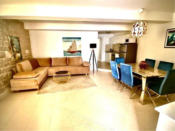 Apartment | Ruang tamu | TV skrin rata 