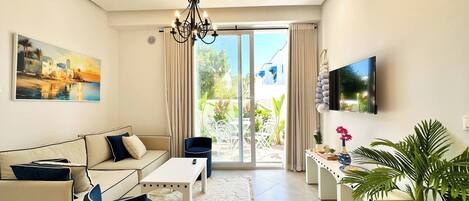 Apartment, 1 Bedroom, Smoking | Living area