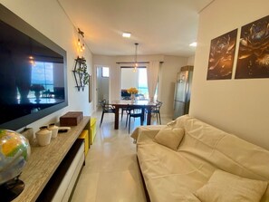Apartment | Living area | Flat-screen TV - Oceana Suites Porto Belo (Porto Belo)