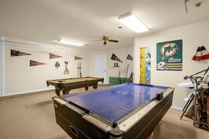 Games room - No Rear Neighbors Lovely 4 Bedroom 3 Bath Home with South Facing Pool and Spa! (Davenport)