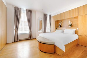 4 bedrooms, in-room safe, desk, iron/ironing board - LUX 4BR 2BA in the ♥️ of Mayfair on Park Lane ❄️ Air Conditioning | Sleeps 8 (Greater London)
